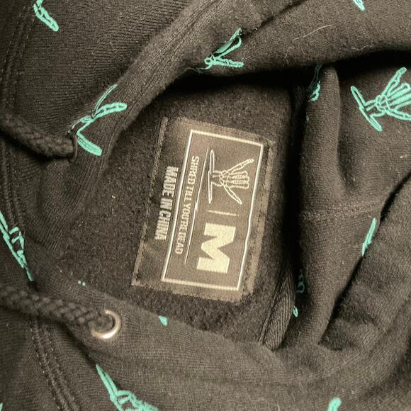 Shreddy pullover hoodie sweater size M make offer - Picture 3 of 3